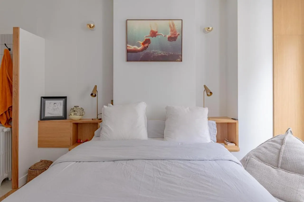 Very Spacious And Stylish Apartment At The Opera. Paris France