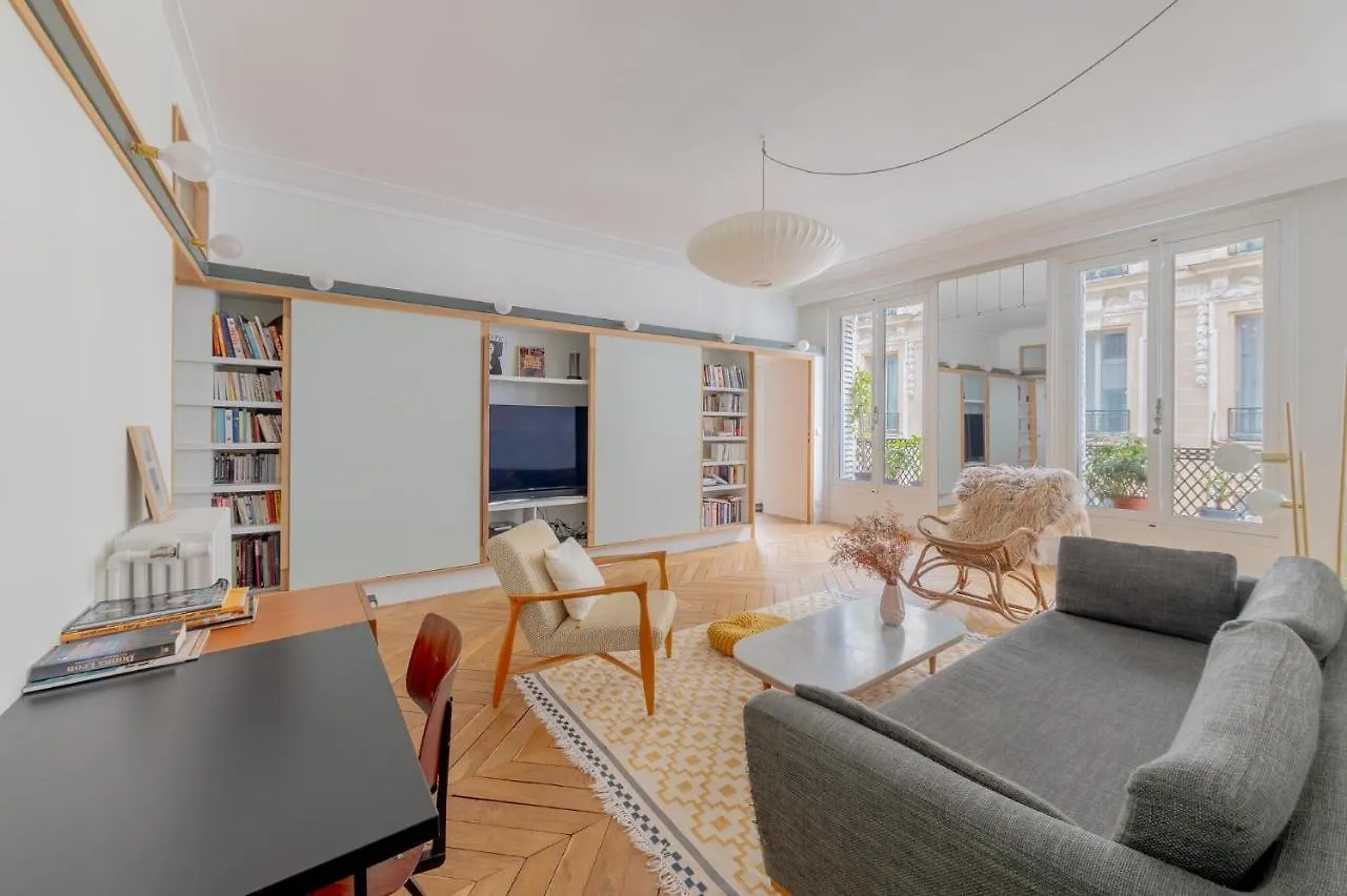 Very Spacious And Stylish Apartment At The Opera. Paris