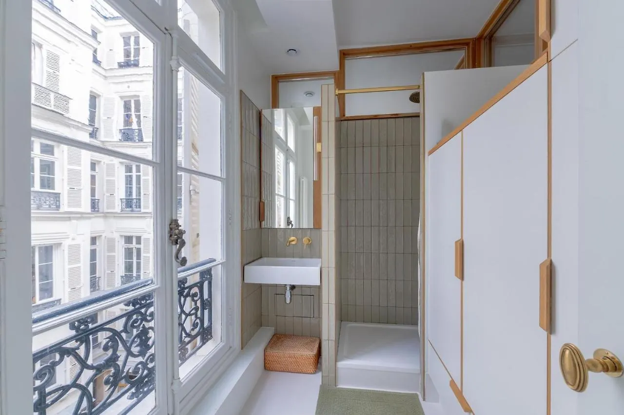 Very Spacious And Stylish Apartment At The Opera. Paris France