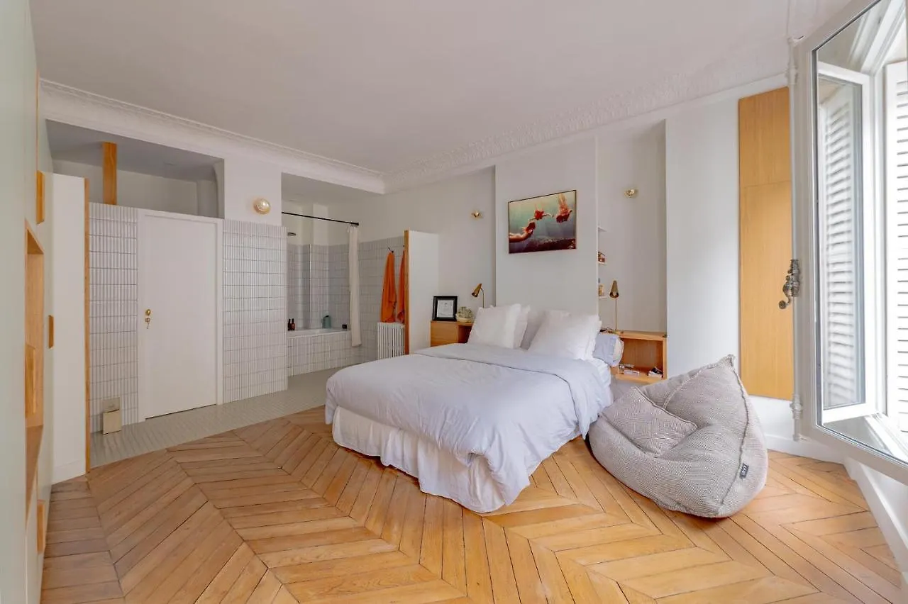 Very Spacious And Stylish Apartment At The Opera. Paris