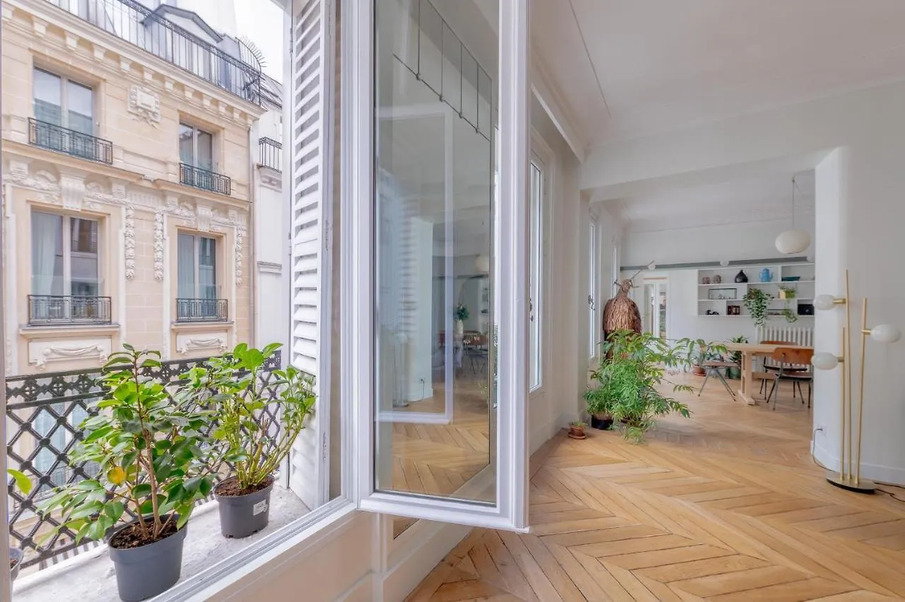 Very Spacious And Stylish Apartment At The Opera. Paris