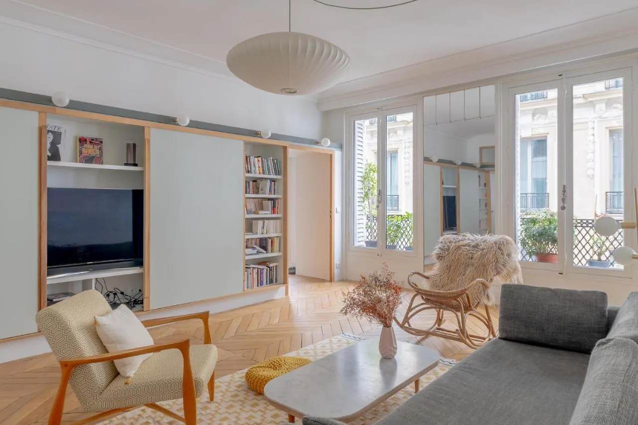 Very Spacious And Stylish Apartment At The Opera. Paris France